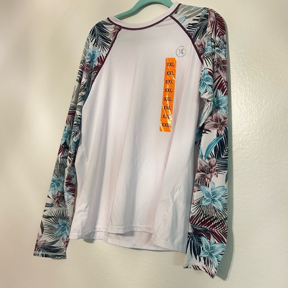 NWT Hurley Women's
UPF 50+ XXL
Rash Guard - Picture 2 of 4